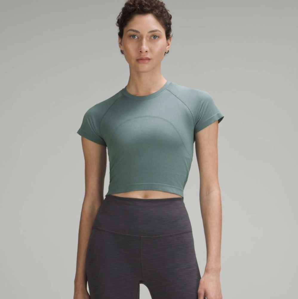 Lululemon Swiftly Tech cropped tee in Medium Forest